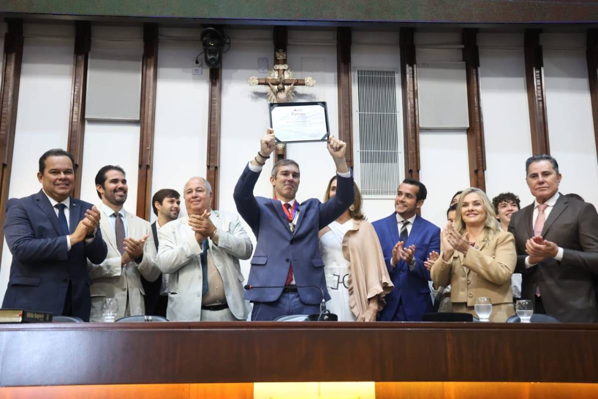 Secretário Marcelo Werner recebe Comenda 2 de Julho