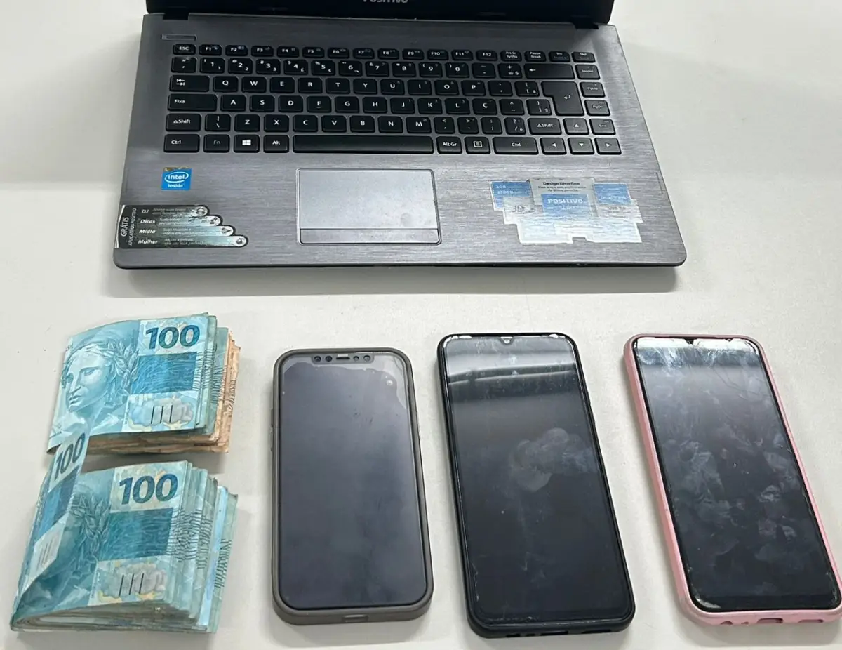 Operação Swell desarticula célula criminosa, prende cinco e apreende R$ 60 mil; esposa de liderança é alvo da ação