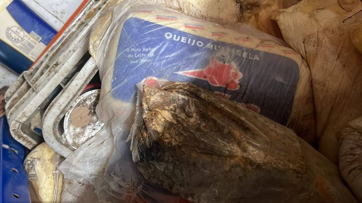 Operação Rota do Queijo apreende alimentos irregulares na Feira de São Joaquim