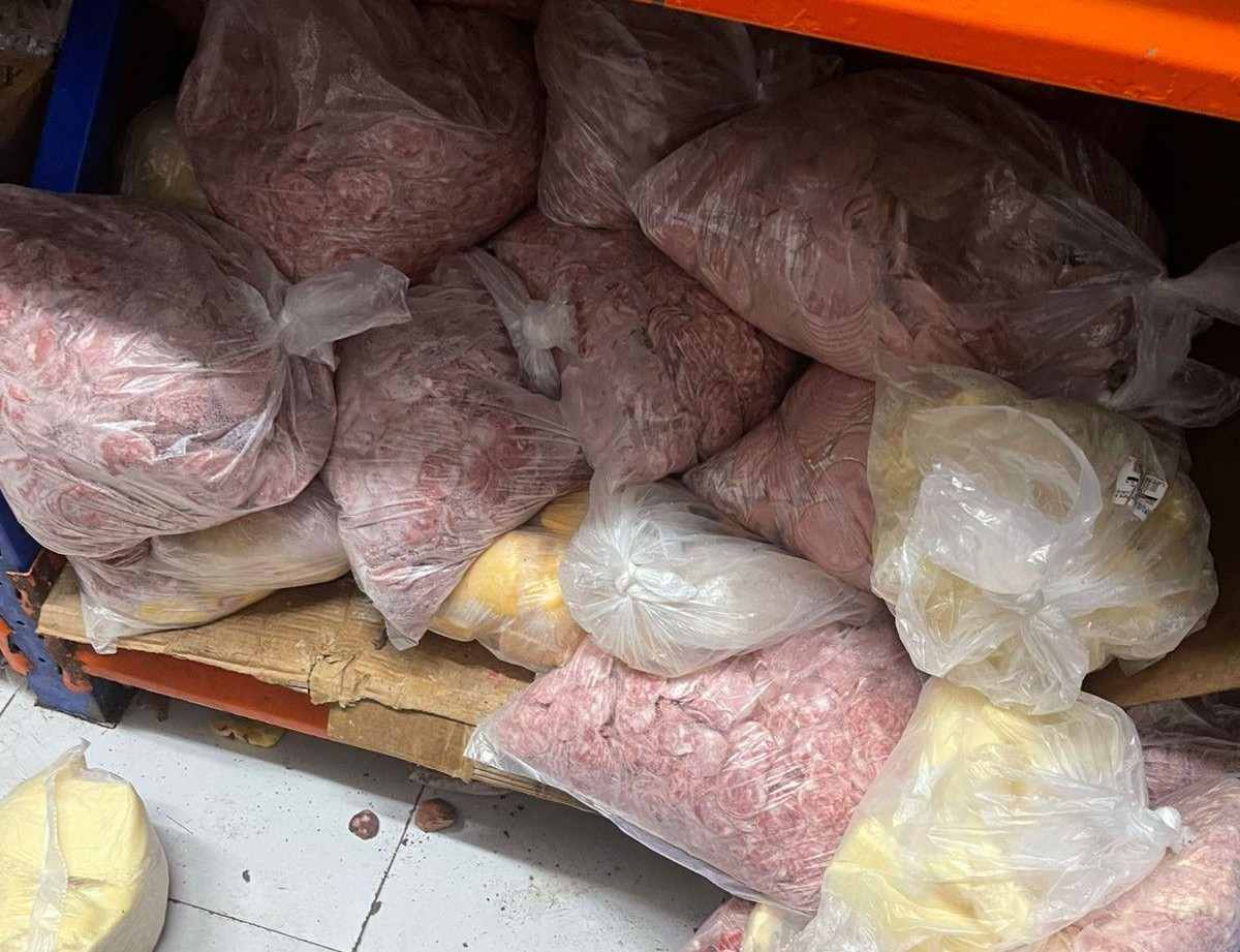 Operação Rota do Queijo apreende alimentos irregulares na Feira de São Joaquim