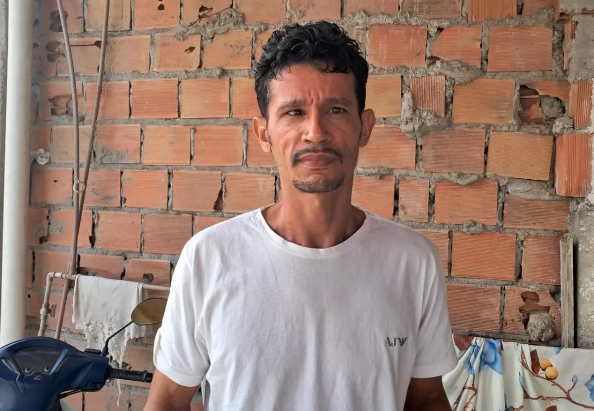 Buracos e calçamento solto causam transtornos e acidentes em Feira de Santana