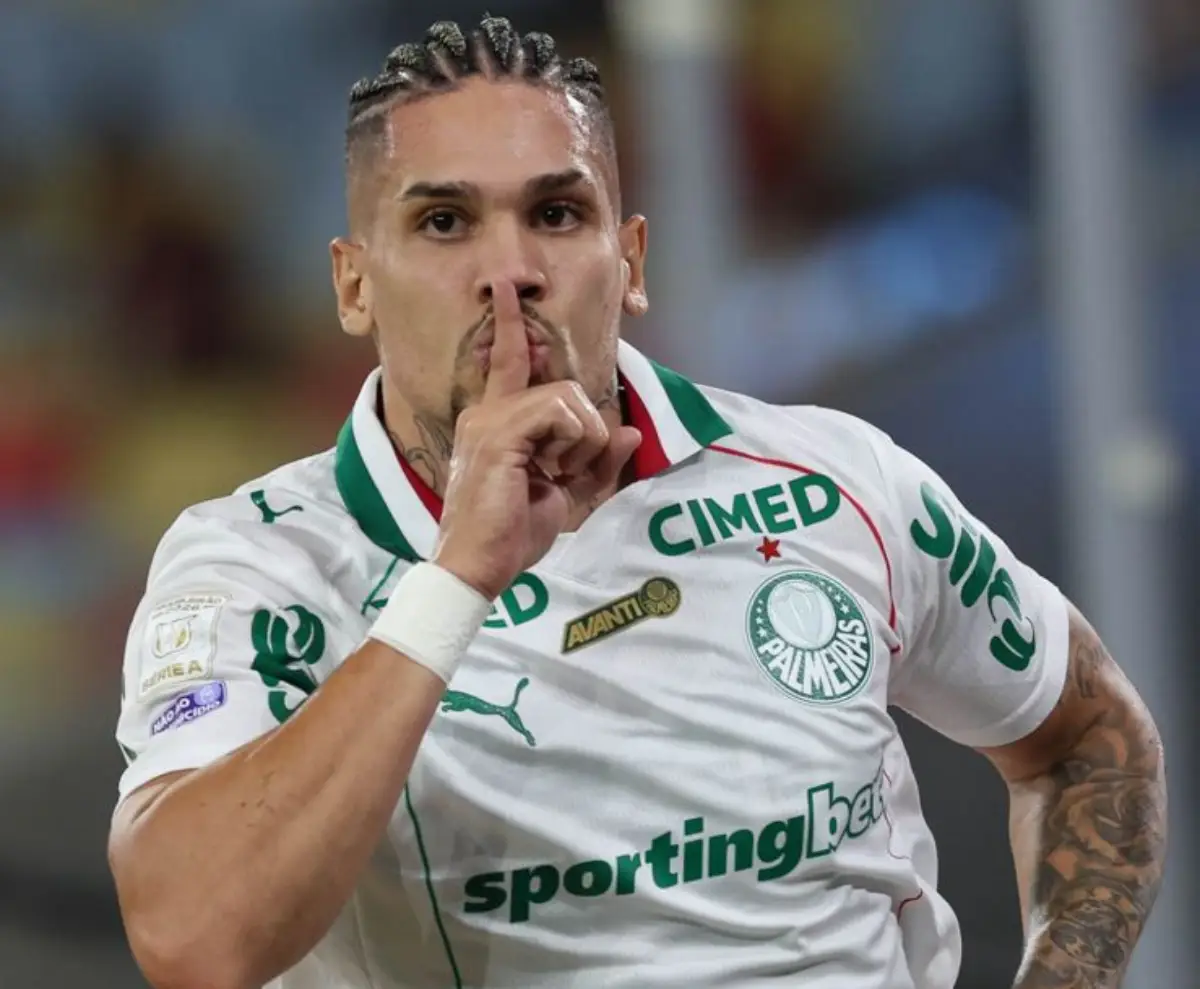 Palmeiras goleia o Flamengo no Maracanã