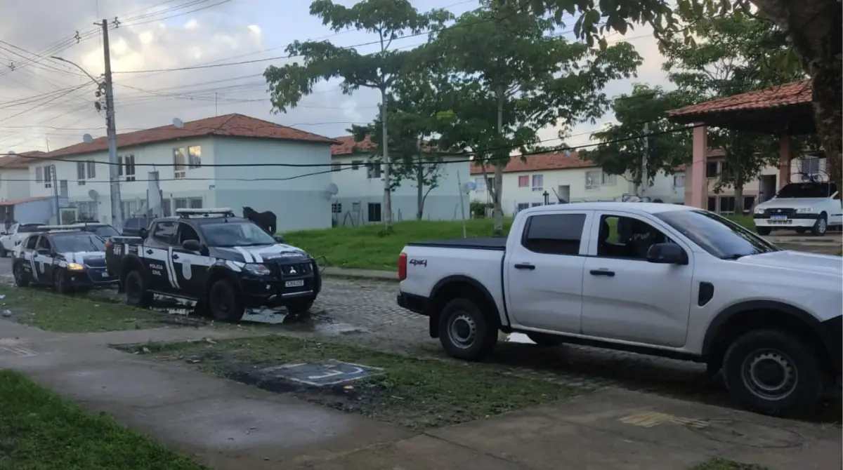 Operação Sacramento cumpre mandados, prende suspeito e conduz duas pessoas em Santo Amaro