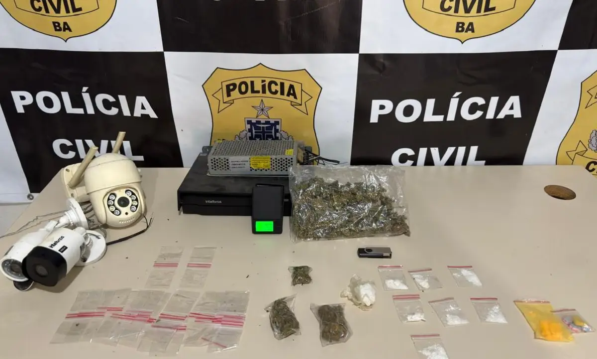 Polícia encontra drogas e sistema de videomonitoramento em imóvel de Santo Estevão