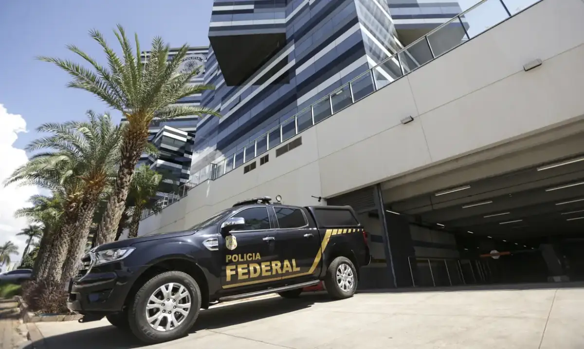 Operação da Polícia Federal investiga descontos não autorizados de pensionistas do INSS