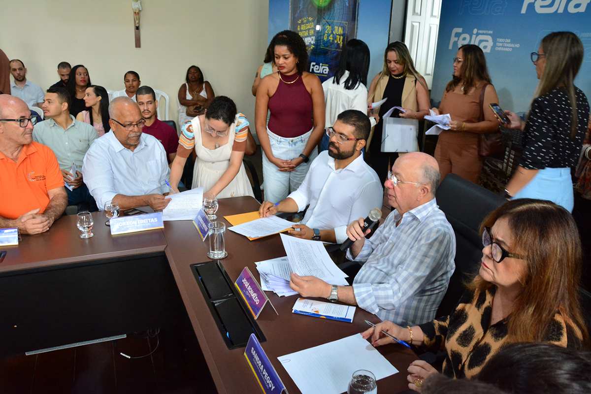 Prefeitura de Feira de Santana dá posse a 51 novos agentes de combate às endemias