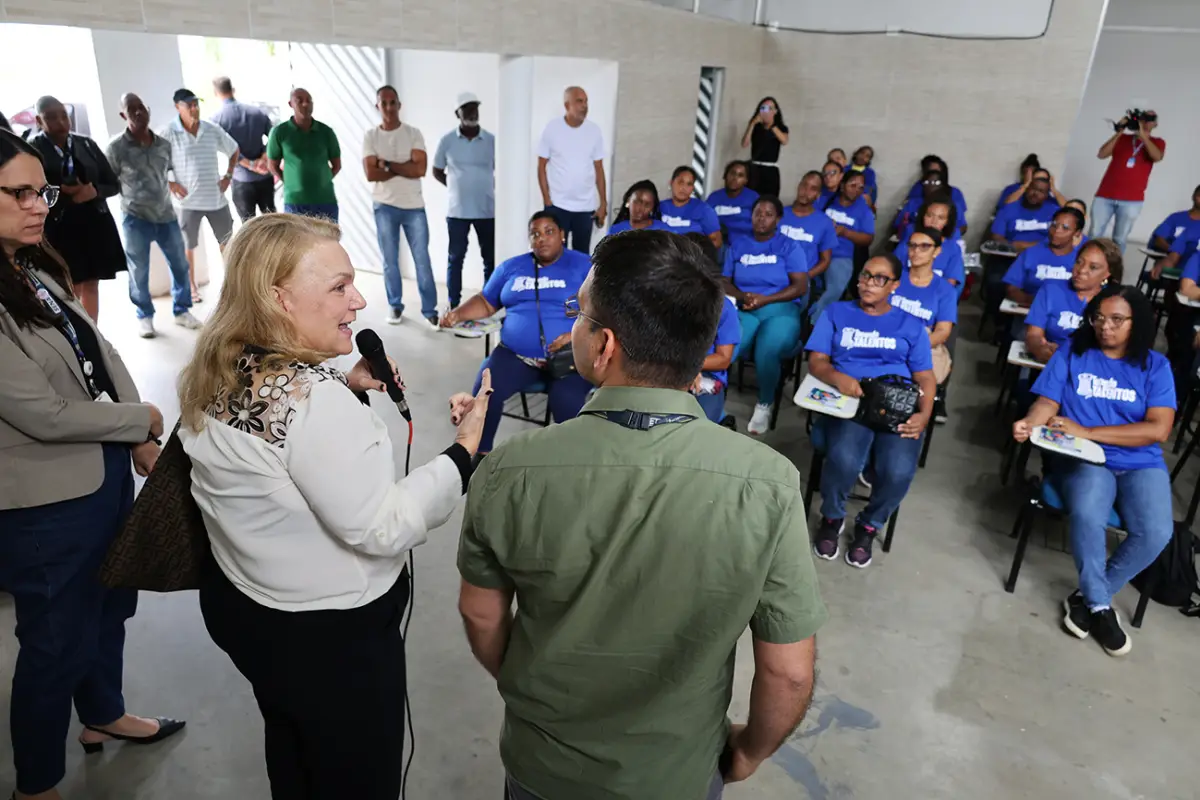 Prefeitura abre curso de costura industrial com bolsa de R$ 500 em distrito de Feira de Santana