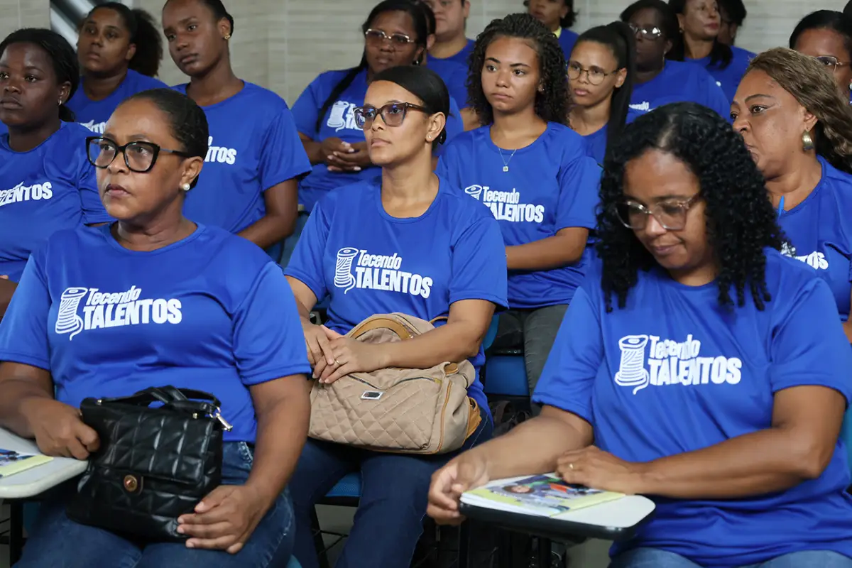 Prefeitura abre curso de costura industrial com bolsa de R$ 500 em distrito de Feira de Santana