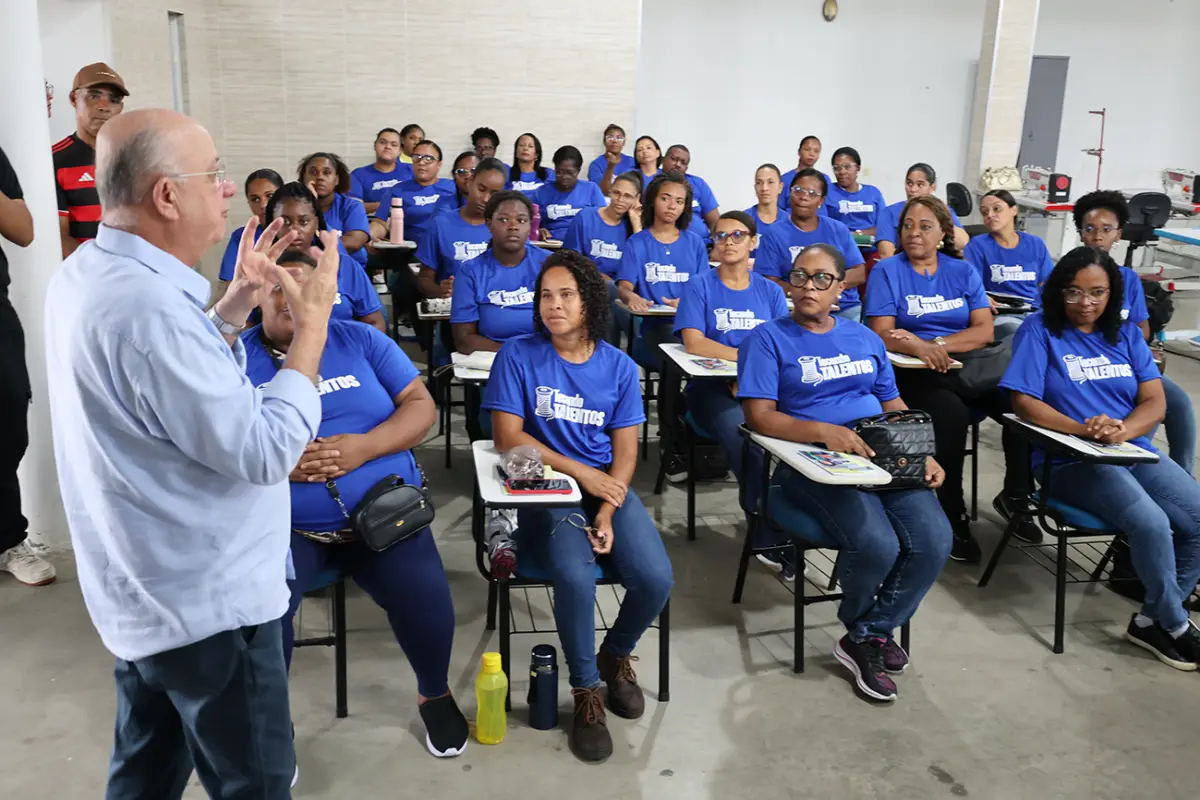Prefeitura abre curso de costura industrial com bolsa de R$ 500 em distrito de Feira de Santana