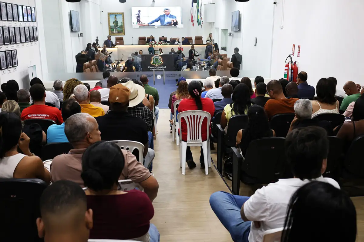 Gabriel Nunes recebe título de Cidadão Feirense na Câmara Municipal
