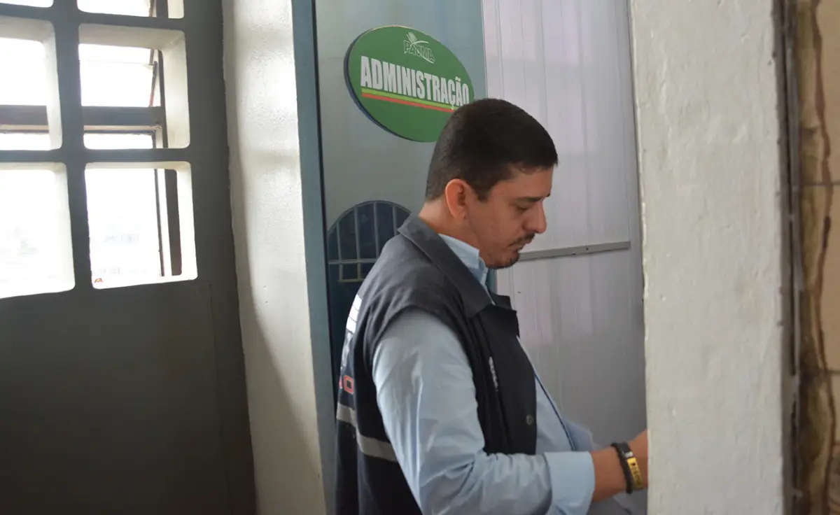 Após denúncias, Procon autua empresa na Rodoviária de Feira de Santana por desrespeito a idosos