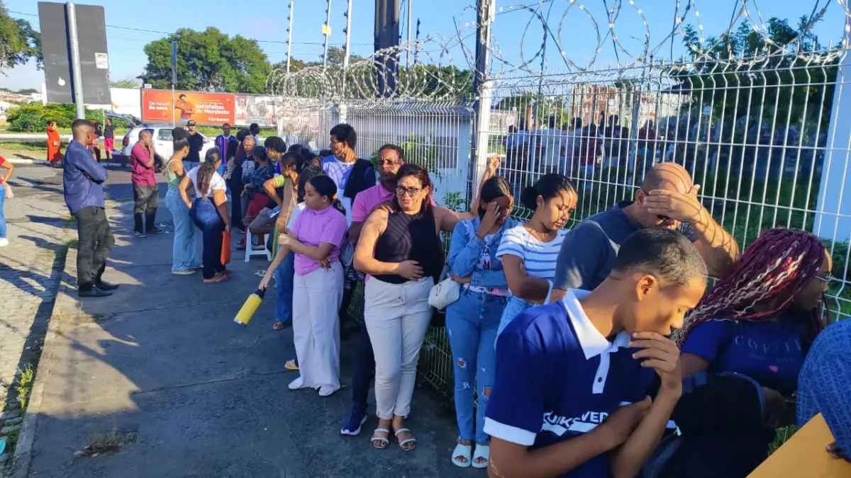 Fila no Fórum Eleitoral gera reclamações, mas TRE-BA nega venda de fichas e reforça atendimento por ordem de chegada