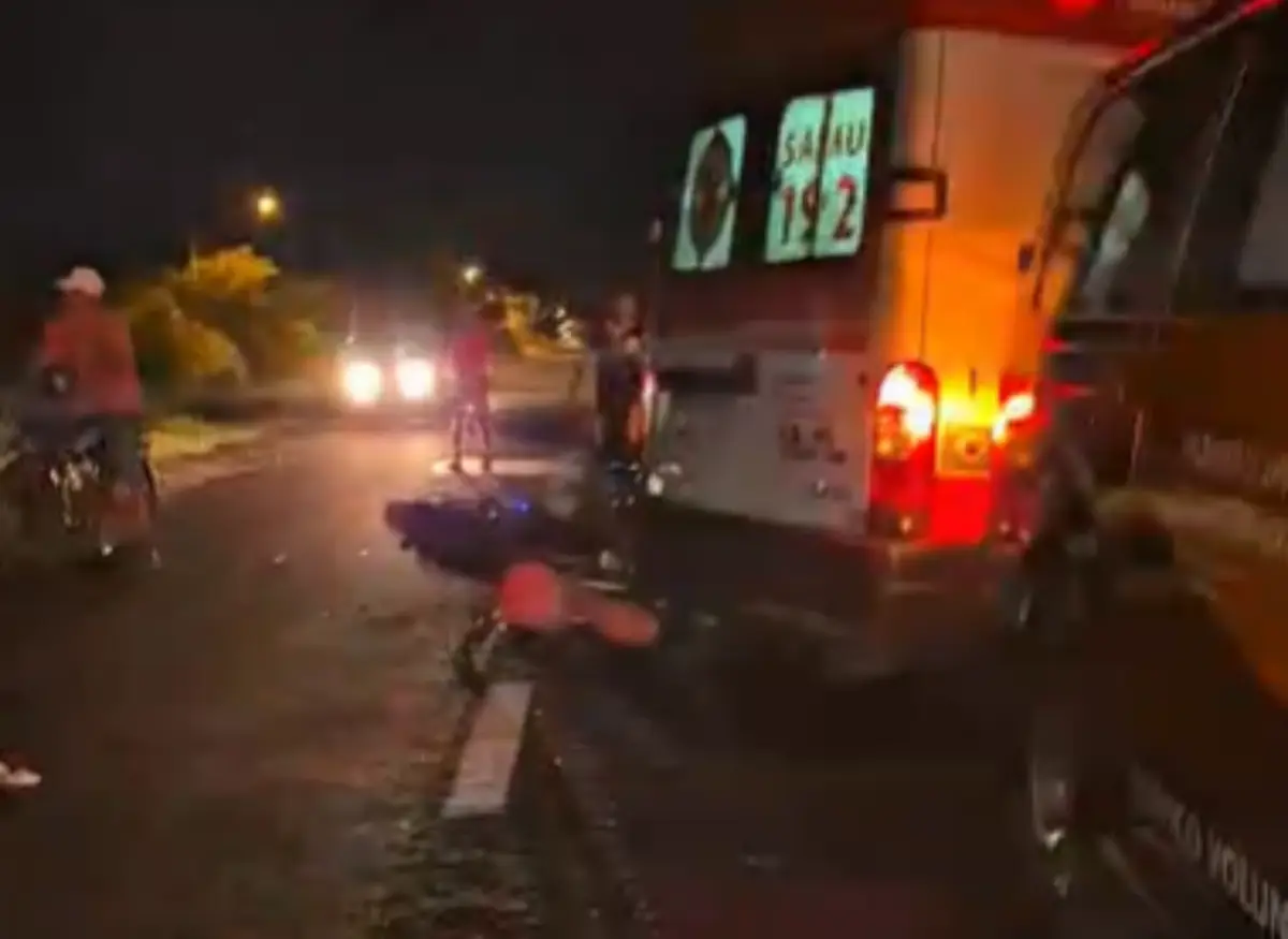 Motociclista fica gravemente ferido após colisão na BR-324