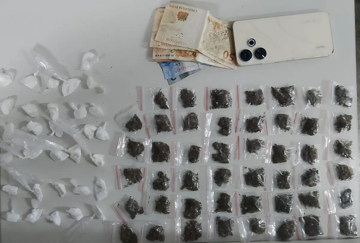 Operação da PM termina com apreensão de drogas em dois bairros de Feira de Santana