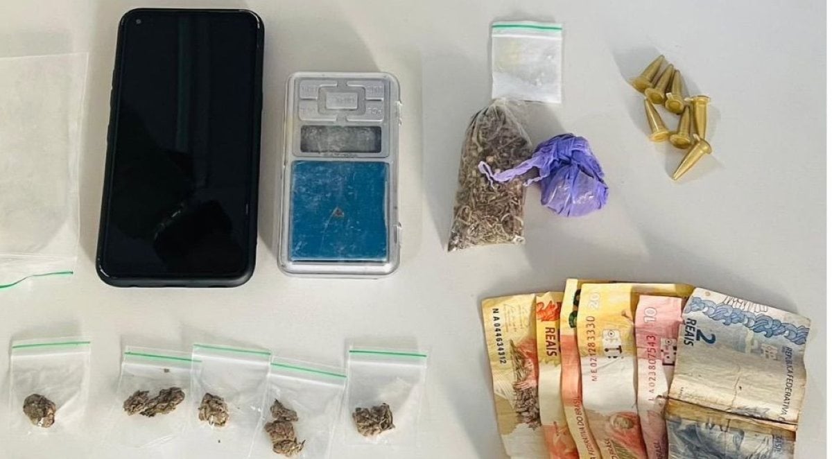 Suspeitos são presos com arma, cocaína e maconha em bairros de Feira de Santana