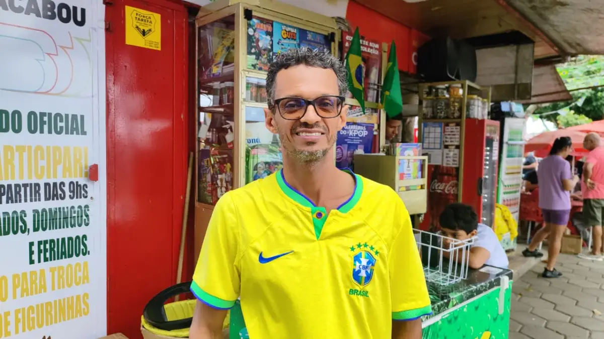 Álbum da Copa volta a virar febre e transforma Feira de Santana em ponto de encontro de gerações às vésperas do Mundial