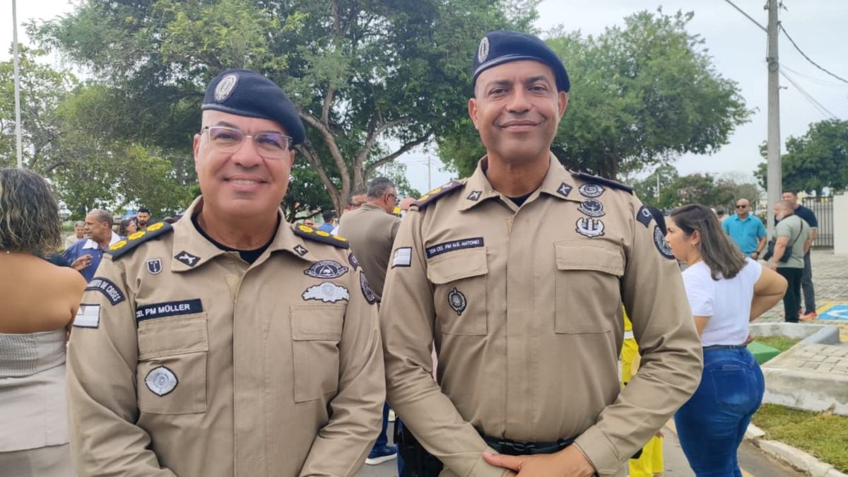Coronel Michel Müller, responsável pelo Comando de Policiamento Regional Leste (esq.) |