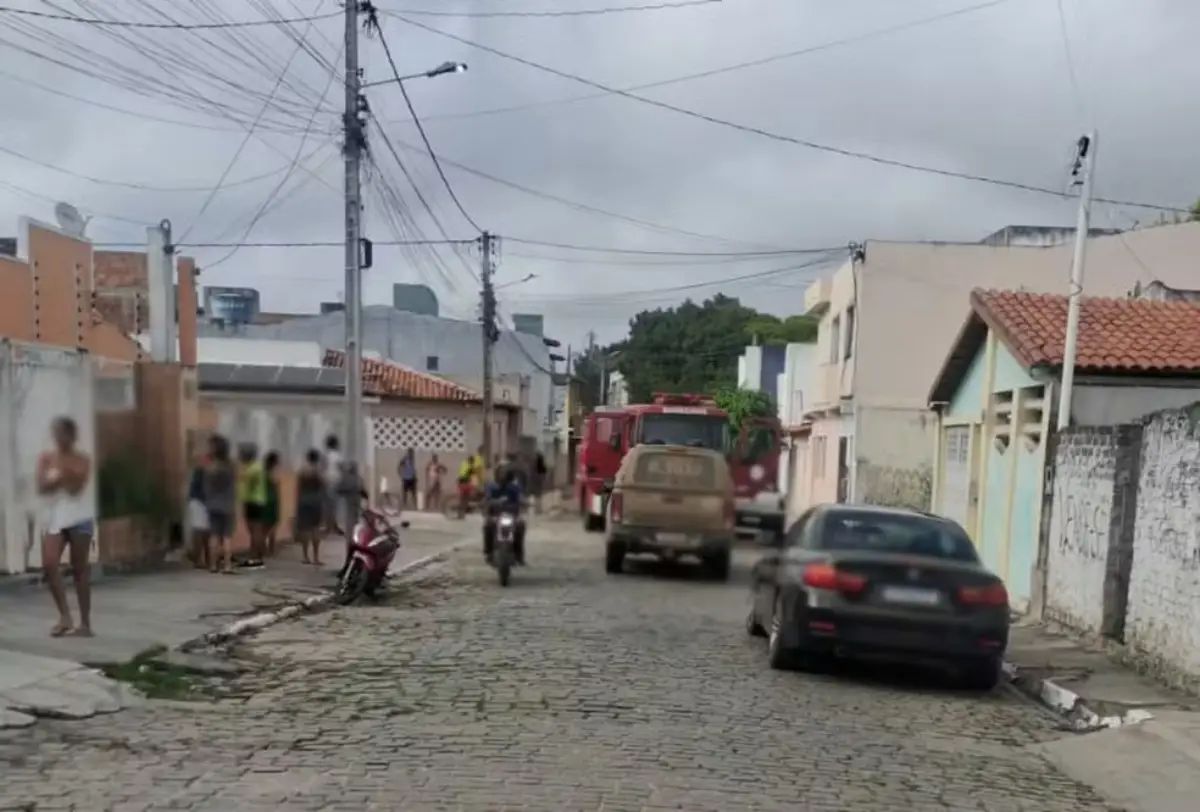 Três irmãos mortos em incêndio são identificados; fogo começou após brincadeira com isqueiro