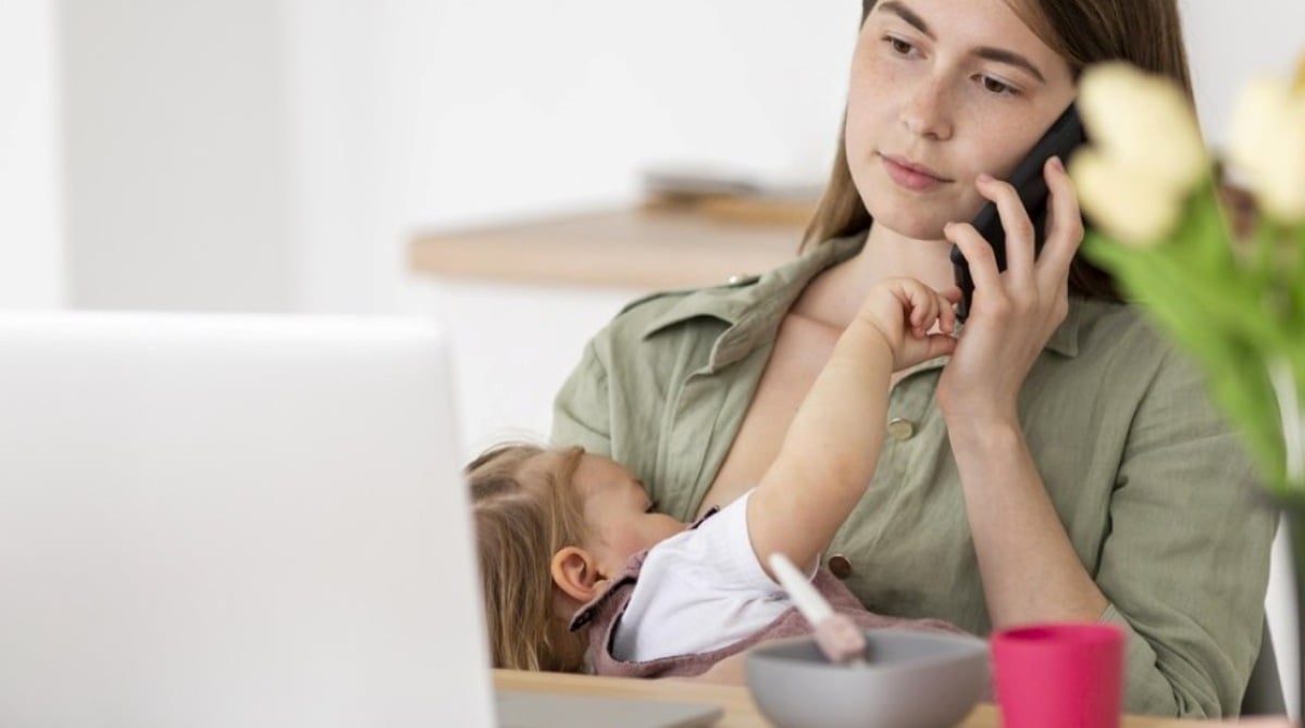 mãe com sobrecarga de trabalho