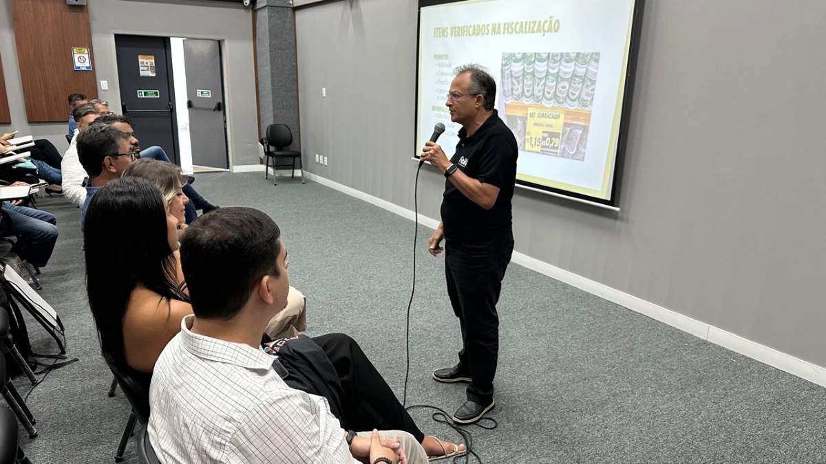 Procon reúne supermercadistas e reforça orientação sobre direitos do consumidor em Feira de Santana