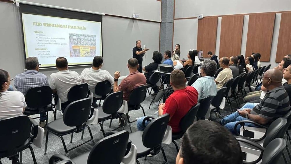 Procon reúne supermercadistas e reforça orientação sobre direitos do consumidor em Feira de Santana