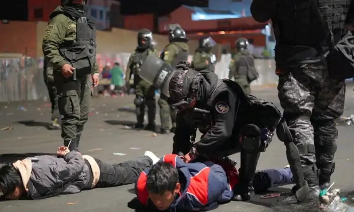 Bolívia vive escalada de protestos e bloqueios contra presidente Rodrigo Paz