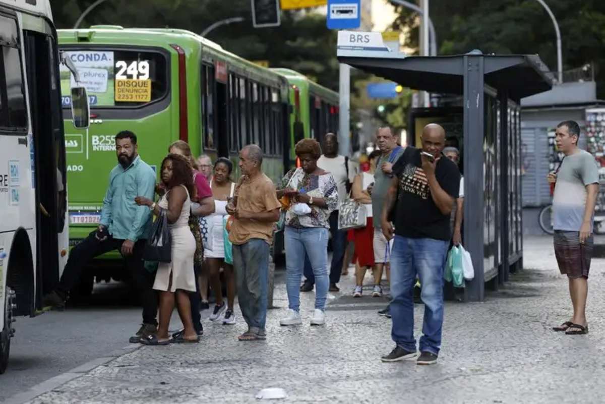 Trabalhadores fazem planos para passar mais tempo com a família com o fim da escala 6x1