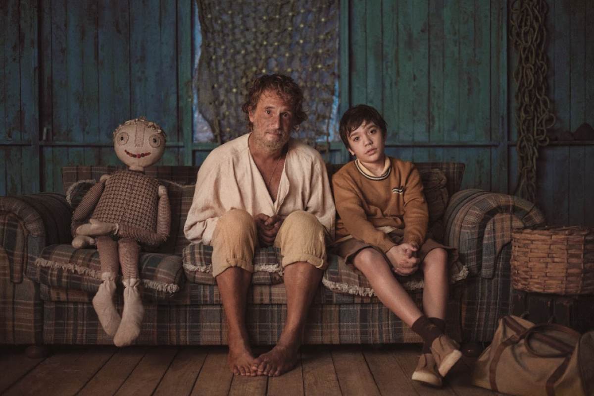 Adaptado da obra de Valter Hugo Mãe, O Filho de Mil Homens foi gravado em locações no Rio de Janeiro e na Bahia