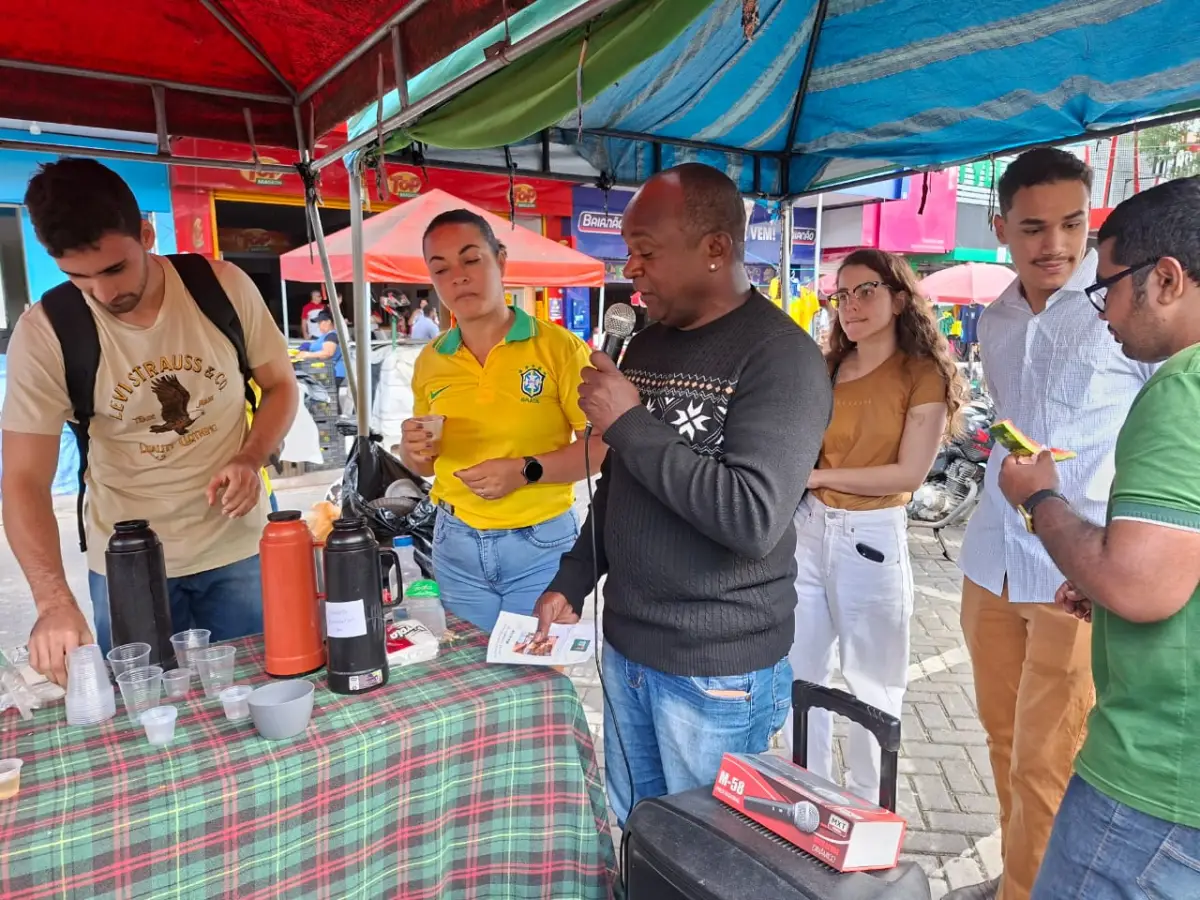 Café da manhã junino reúne feirantes da Marechal e estudantes da Uefs