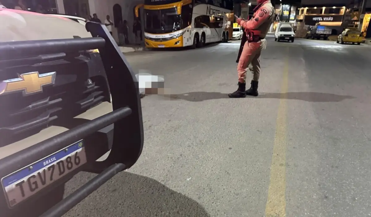Jovem morre após cair de carreta em movimento e ser atropelado no interior da Bahia
