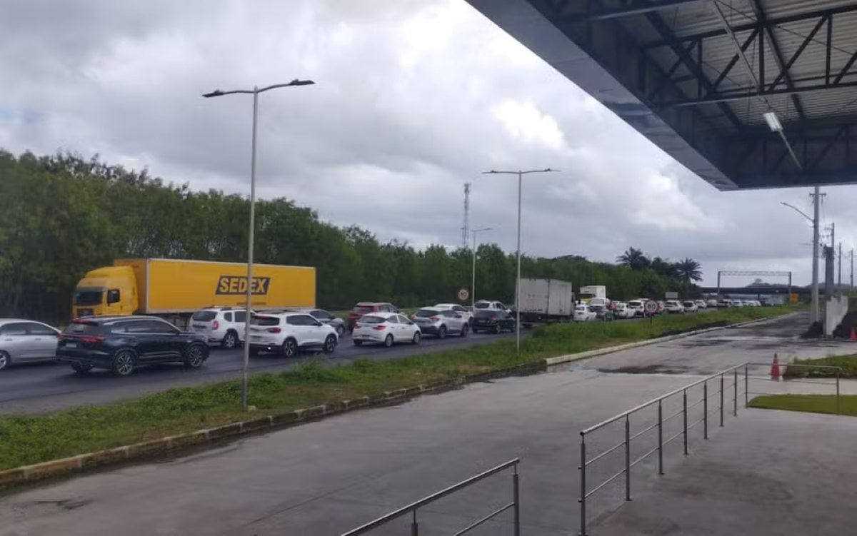 BR-324 registra congestionamentos em diversos trechos na manhã deste sábado (20)