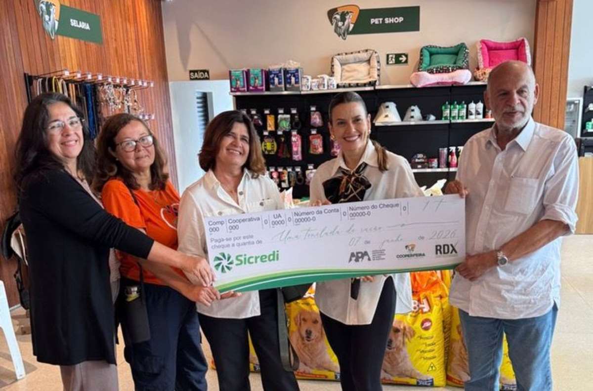 Cooperfeira doa uma tonelada de ração à Associação Protetora dos Animais