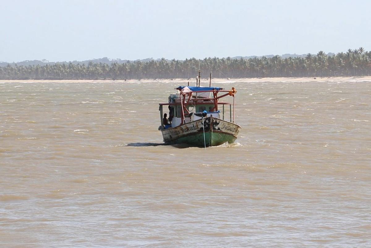 Corpo é avistado boiando na maré no sul da Bahia