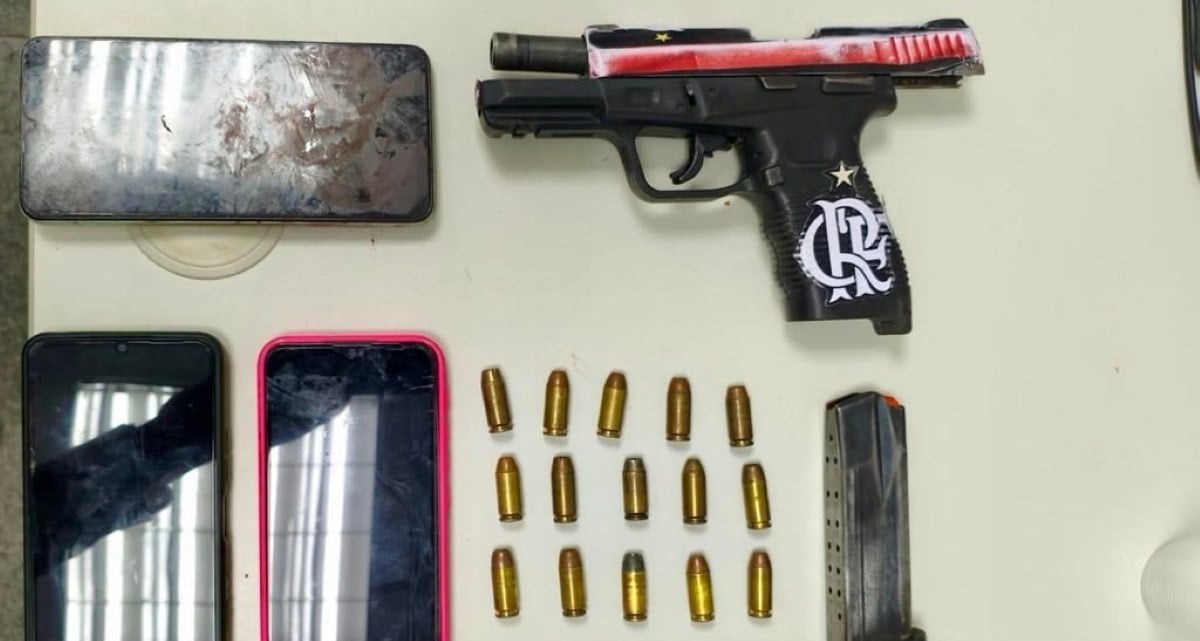 Dois suspeitos são presos com armas, munições, lança-perfume e outros materiais em Feira de Santana
