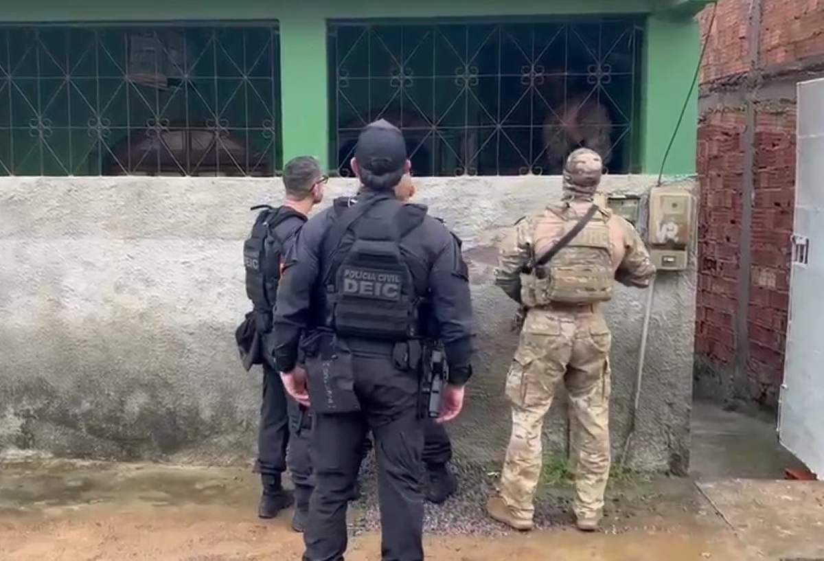 Integrante do Baralho do Crime faz companheira e filhos reféns durante cumprimento de mandado de prisão