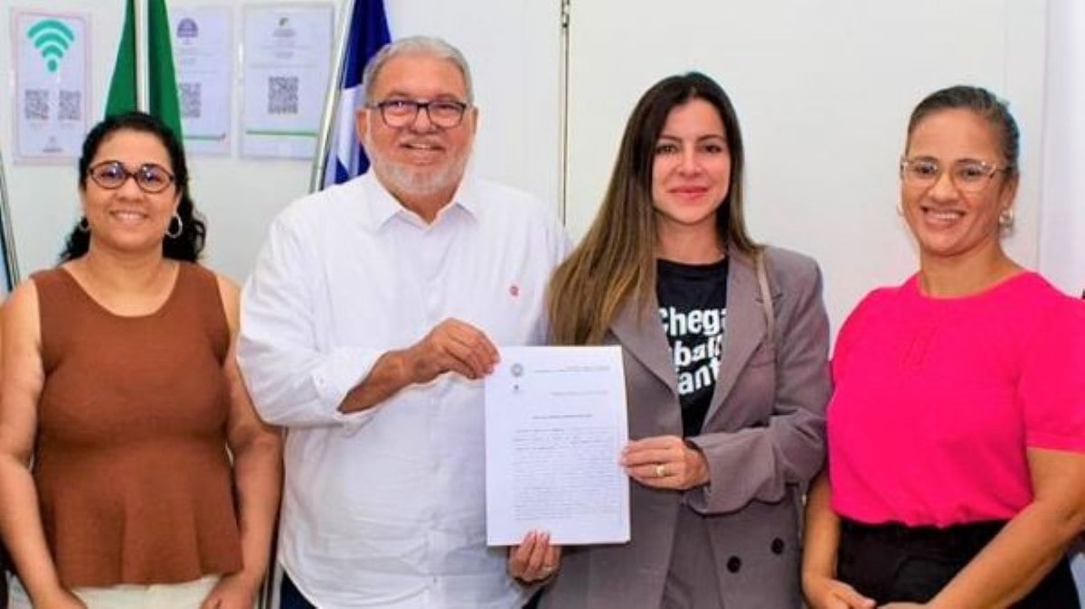 Em Amargosa, o prefeito Getúlio Sampaio também assinou o documento com a procuradora Verena Borges