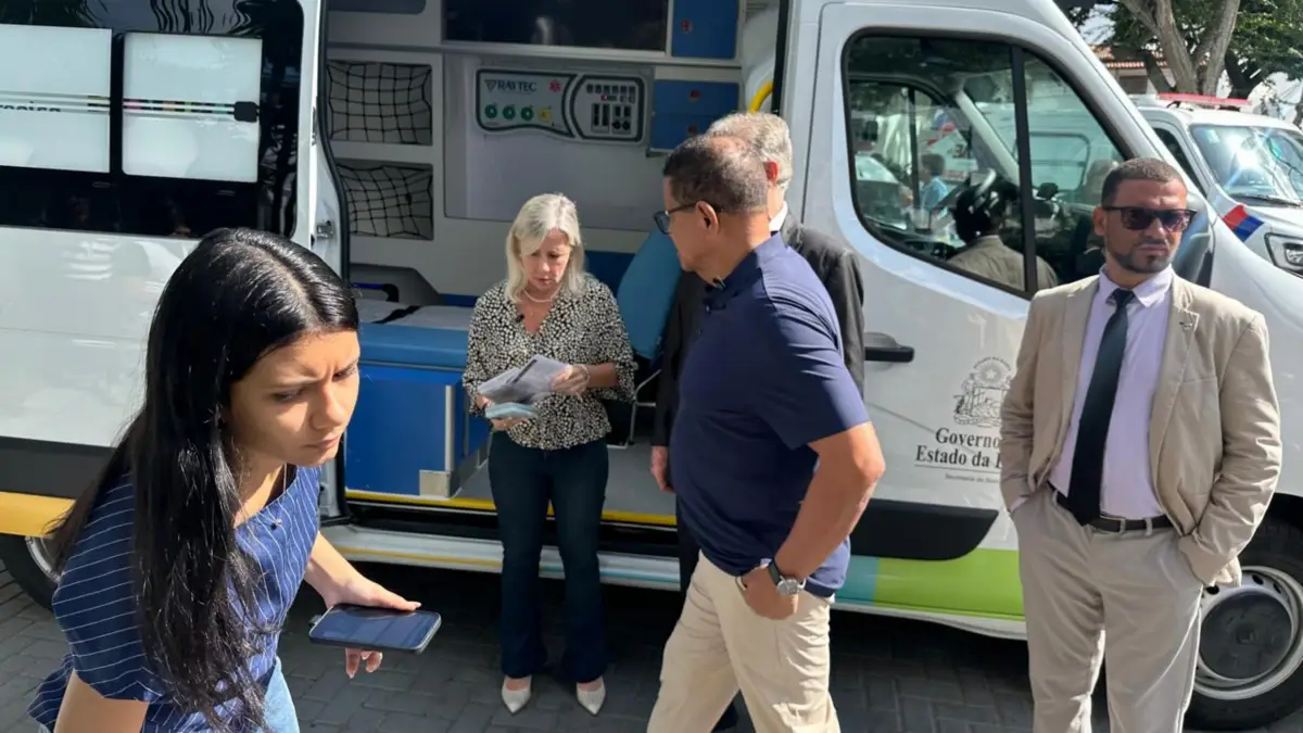 Entrega de ambulância no Hospital da Mulher
