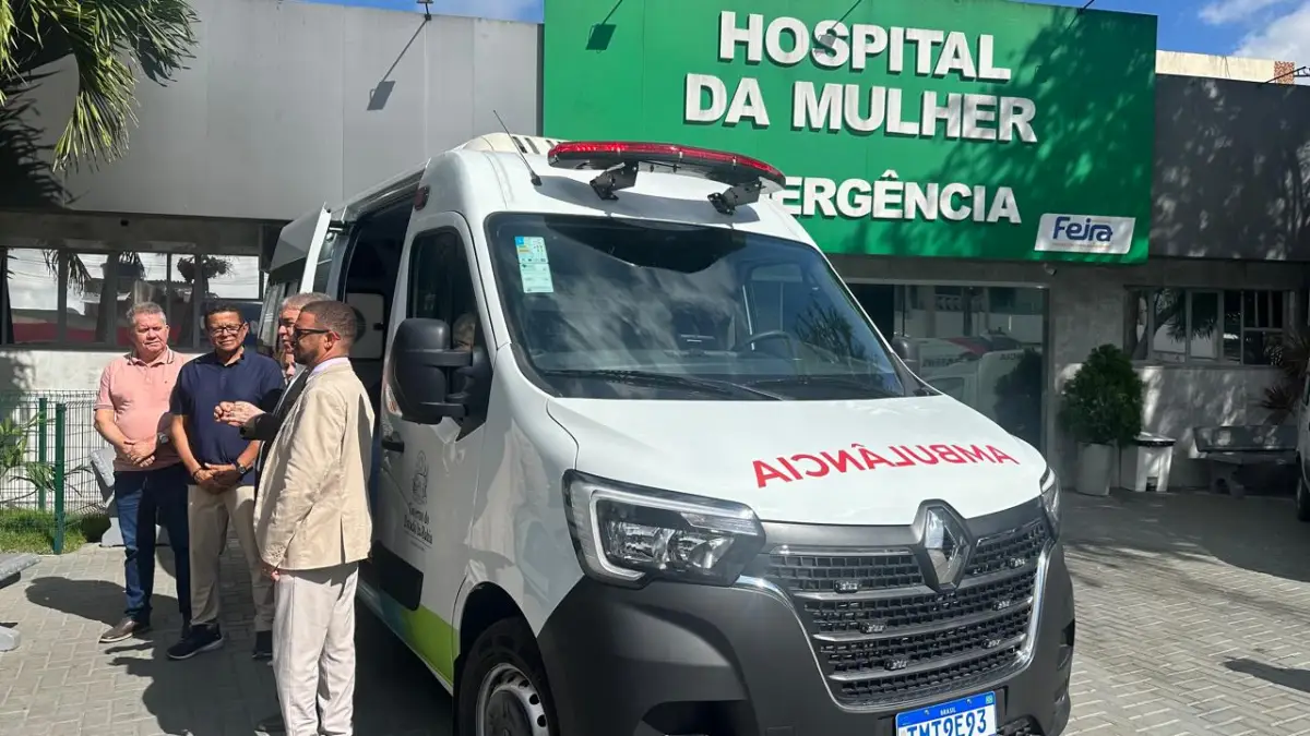 Entrega de ambulância no Hospital da Mulher