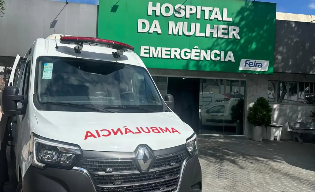Entrega de ambulância no Hospital da Mulher