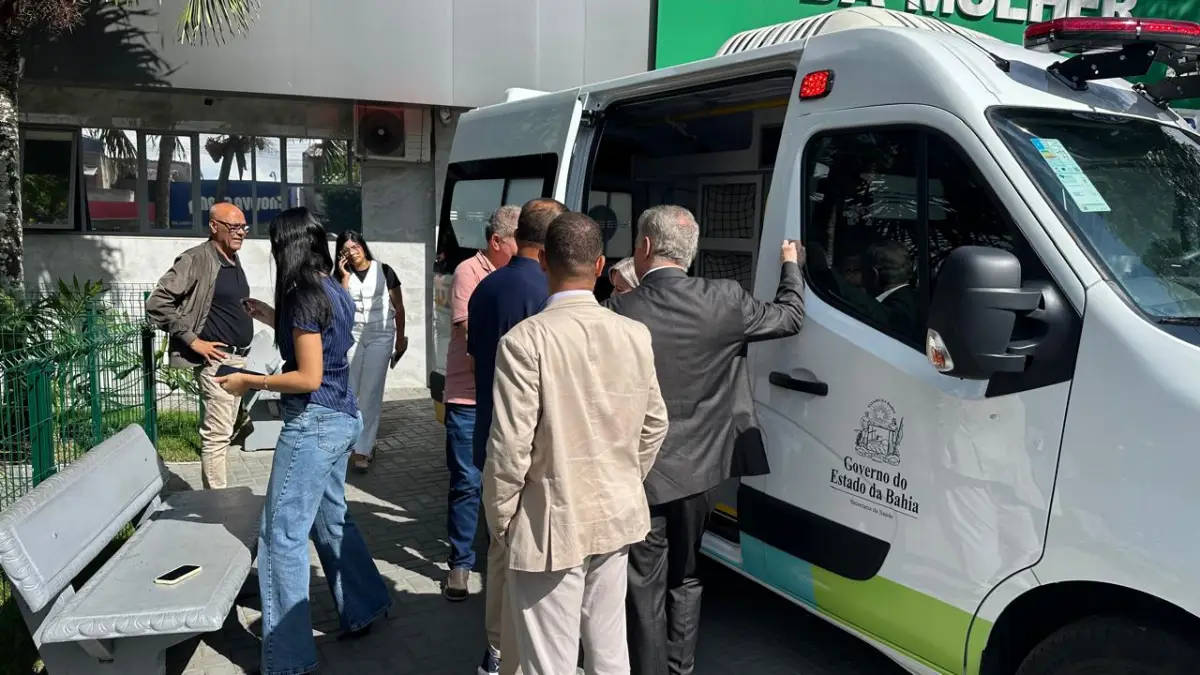 Entrega de ambulância no Hospital da Mulher