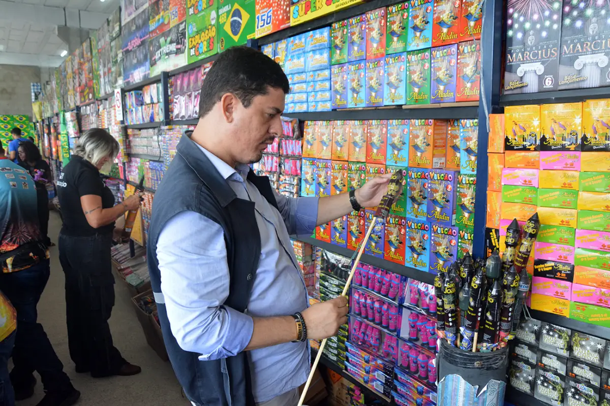 Barracões de fogos de artifício são fiscalizados em Feira de Santana