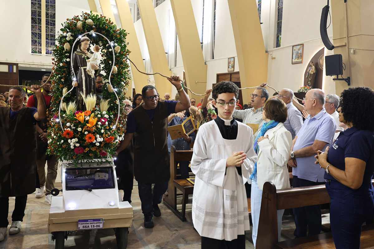Imprensa feirense é homenageada durante oitava noite da Trezena de Santo Antônio