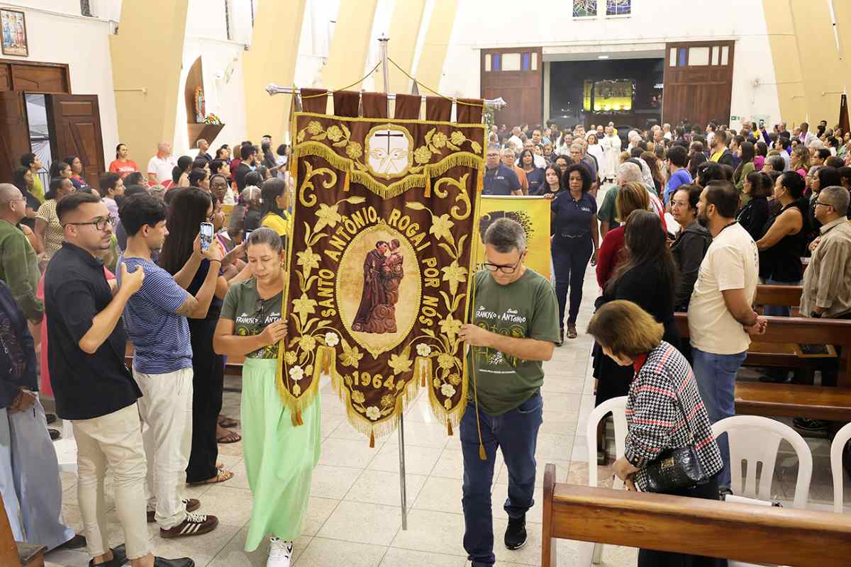 Imprensa feirense é homenageada durante oitava noite da Trezena de Santo Antônio