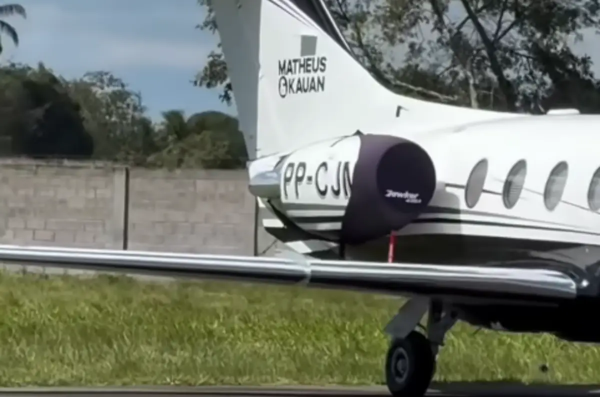 Aeroporto de Feira de Santana vira ponto de encontro de estrelas do São João