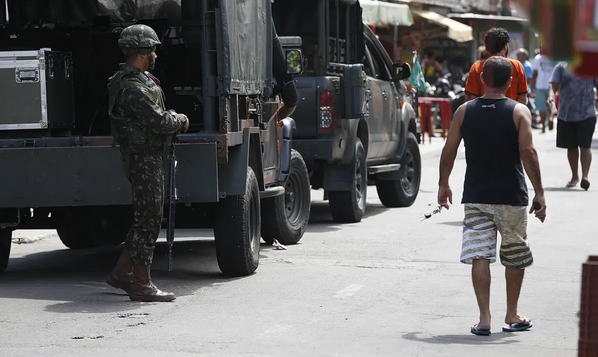 Operação mira facção criminosa e cumpre 56 mandados de prisão no Rio de Janeiro