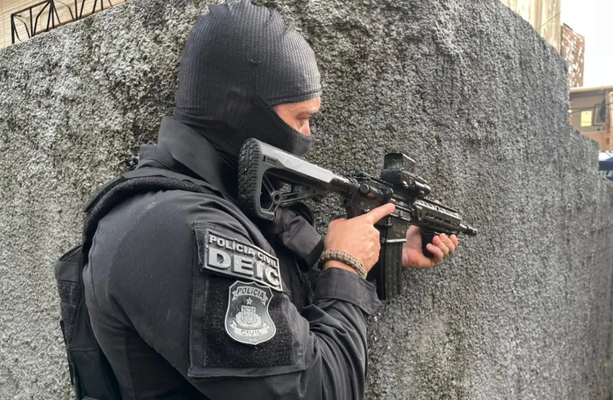 Após buscas, policial militar investigado por extorsão se apresenta e acaba preso