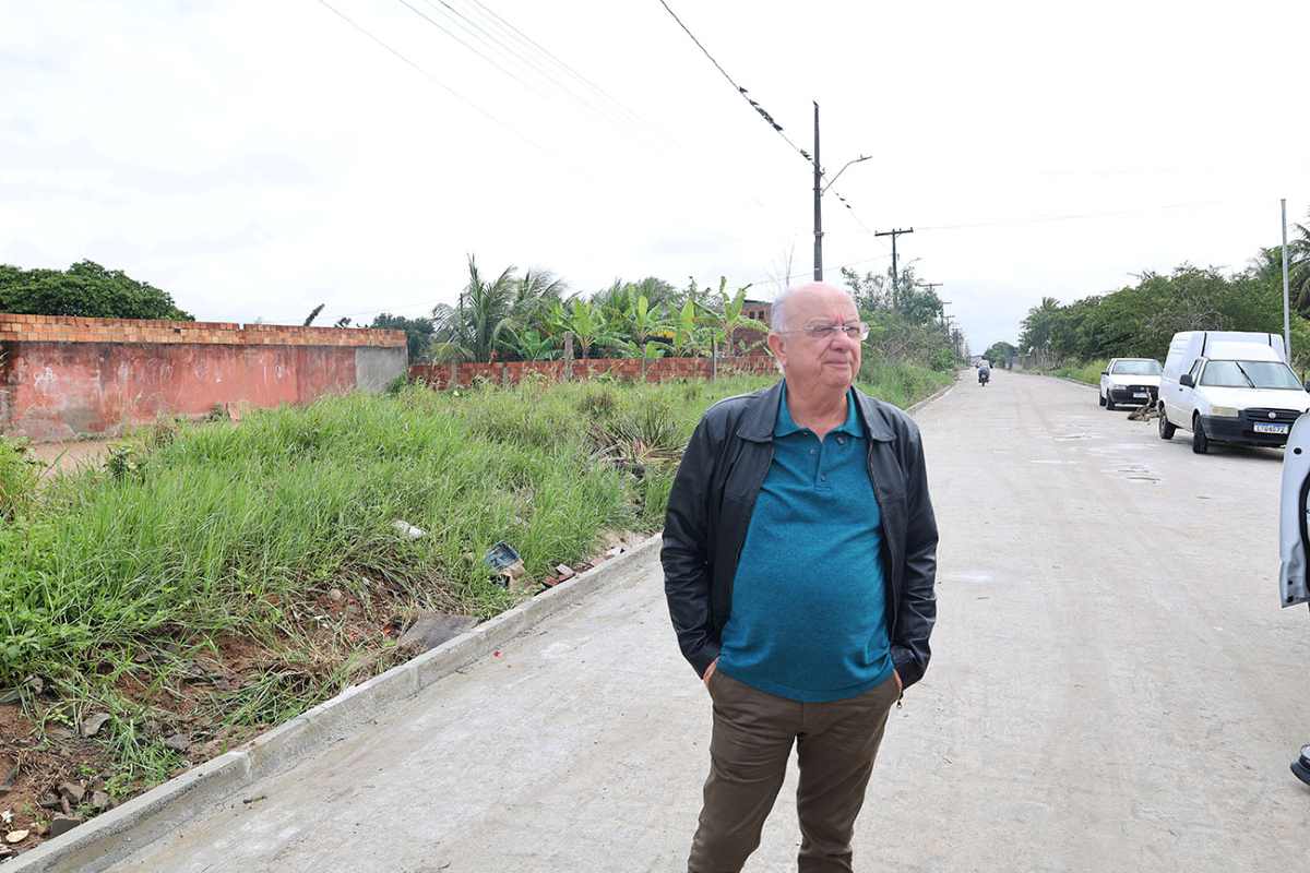 Prefeito José Ronaldo visita obras de pavimentação no Santo Antônio dos Prazeres