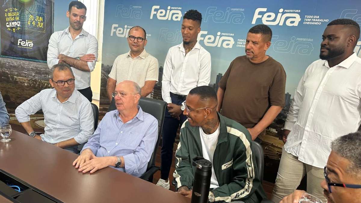 Prefeito recebe jogador Anderson Talisca para discutir investimentos e projetos para o esporte em Feira de Santana
