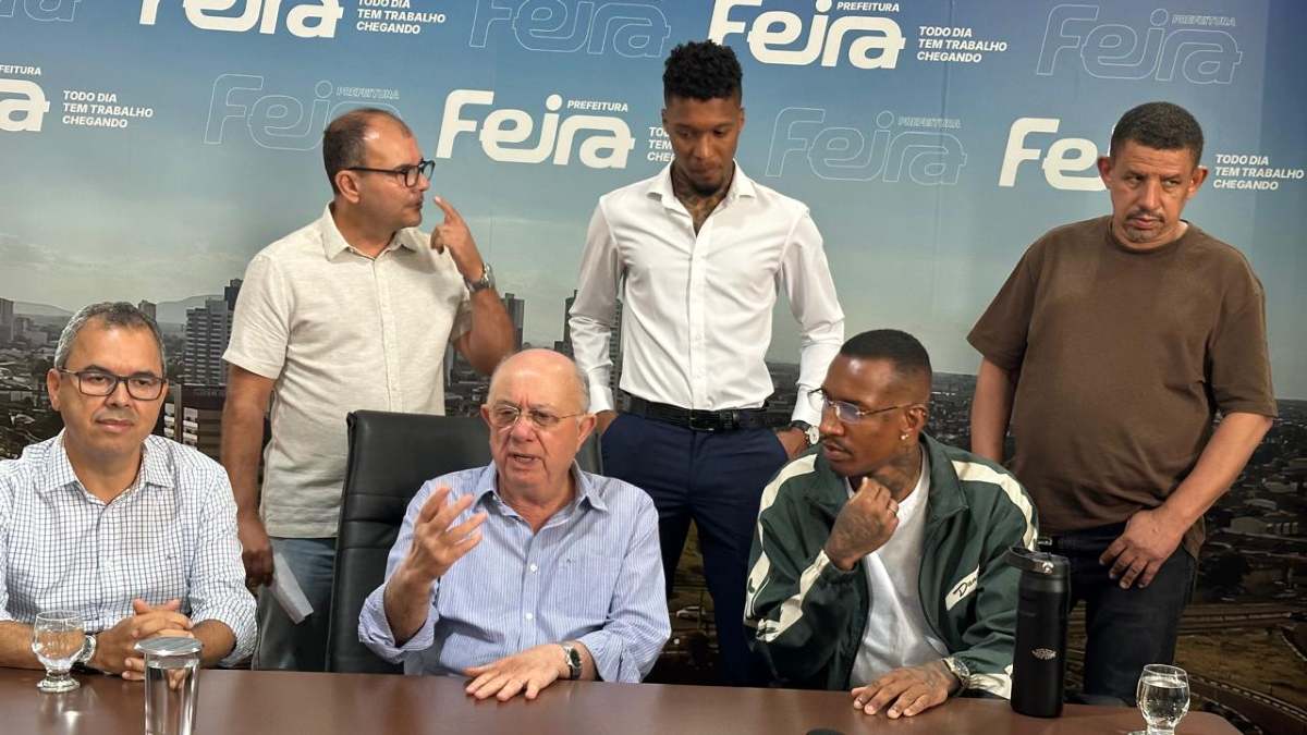Prefeito recebe jogador Anderson Talisca para discutir investimentos e projetos para o esporte em Feira de Santana