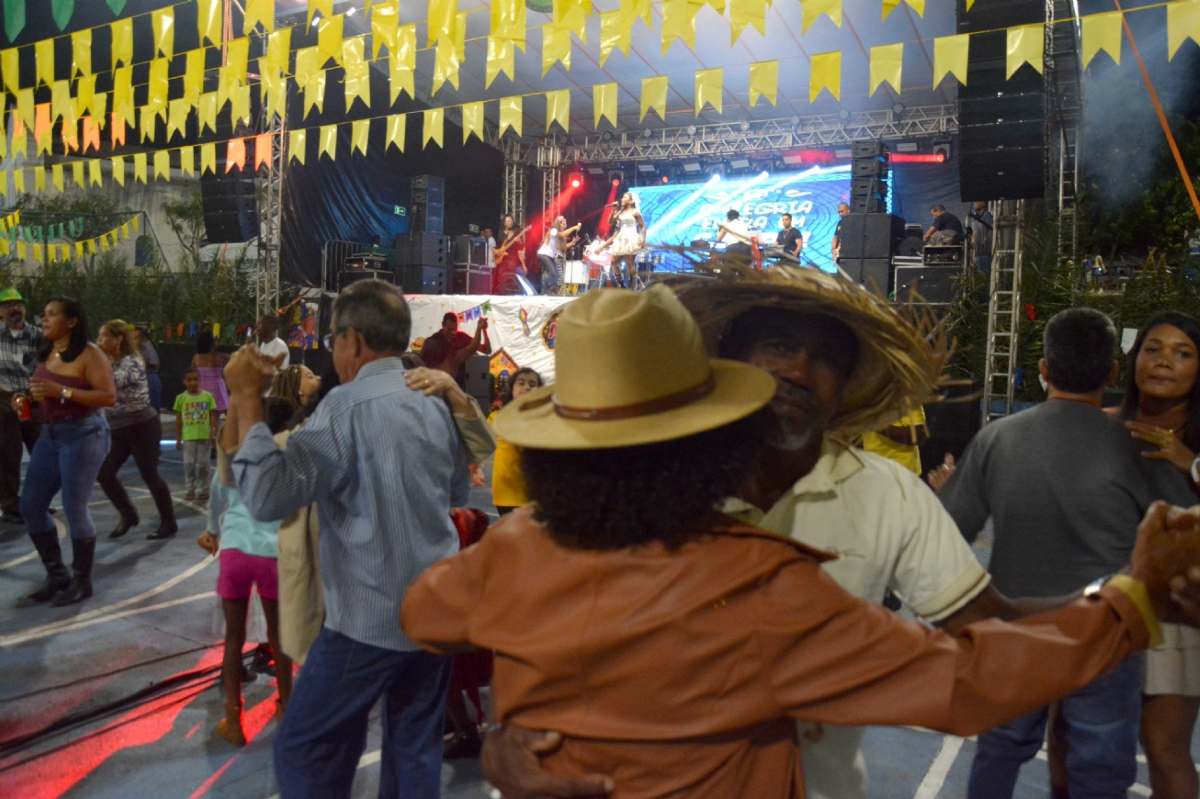 Primeira noite do Arraiá de Feira de Santana no distrito de Jaguara